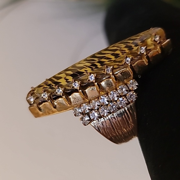 Vintage BETSEY JOHNSON Hollywood Glam Collection Tiger Motif Cocktail Ring. 7 - Picture 5 of 8